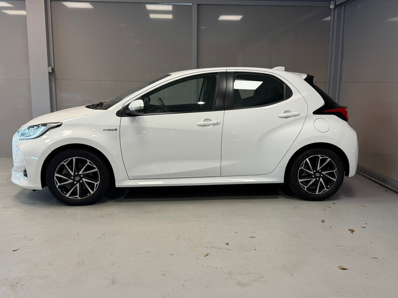 Toyota Yaris 1.5 Hybrid 115 | CLIMA | CAR PLAY | LED | CAMERA | — photo 2