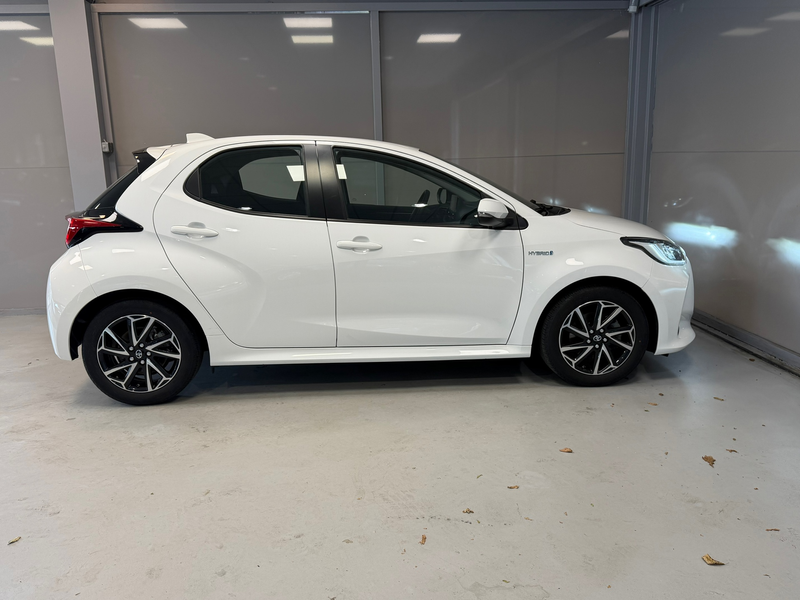 Toyota Yaris 1.5 Hybrid 115 | CLIMA | CAR PLAY | LED | CAMERA | — photo 29