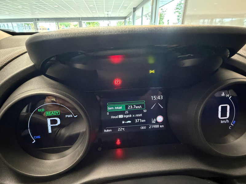Toyota Yaris 1.5 Hybrid 115 | CLIMA | CAR PLAY | LED | CAMERA | — photo 19