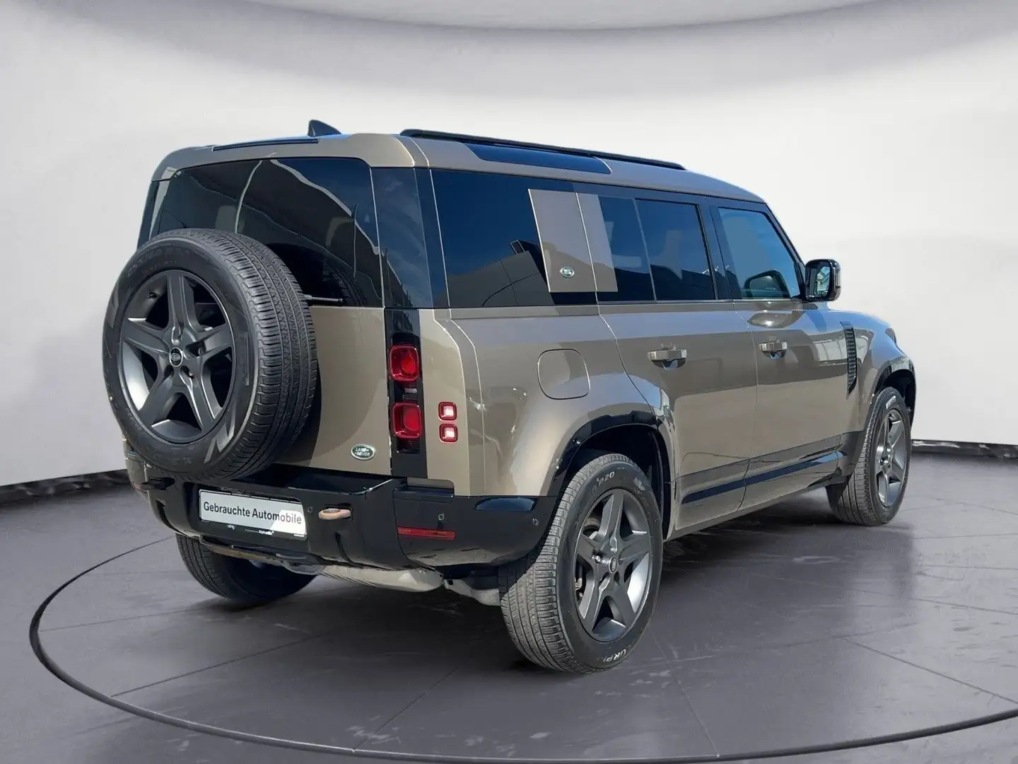 Land Rover Defender D300 X-Dynamic SE 110 Black Pack Pano A Braun - 2