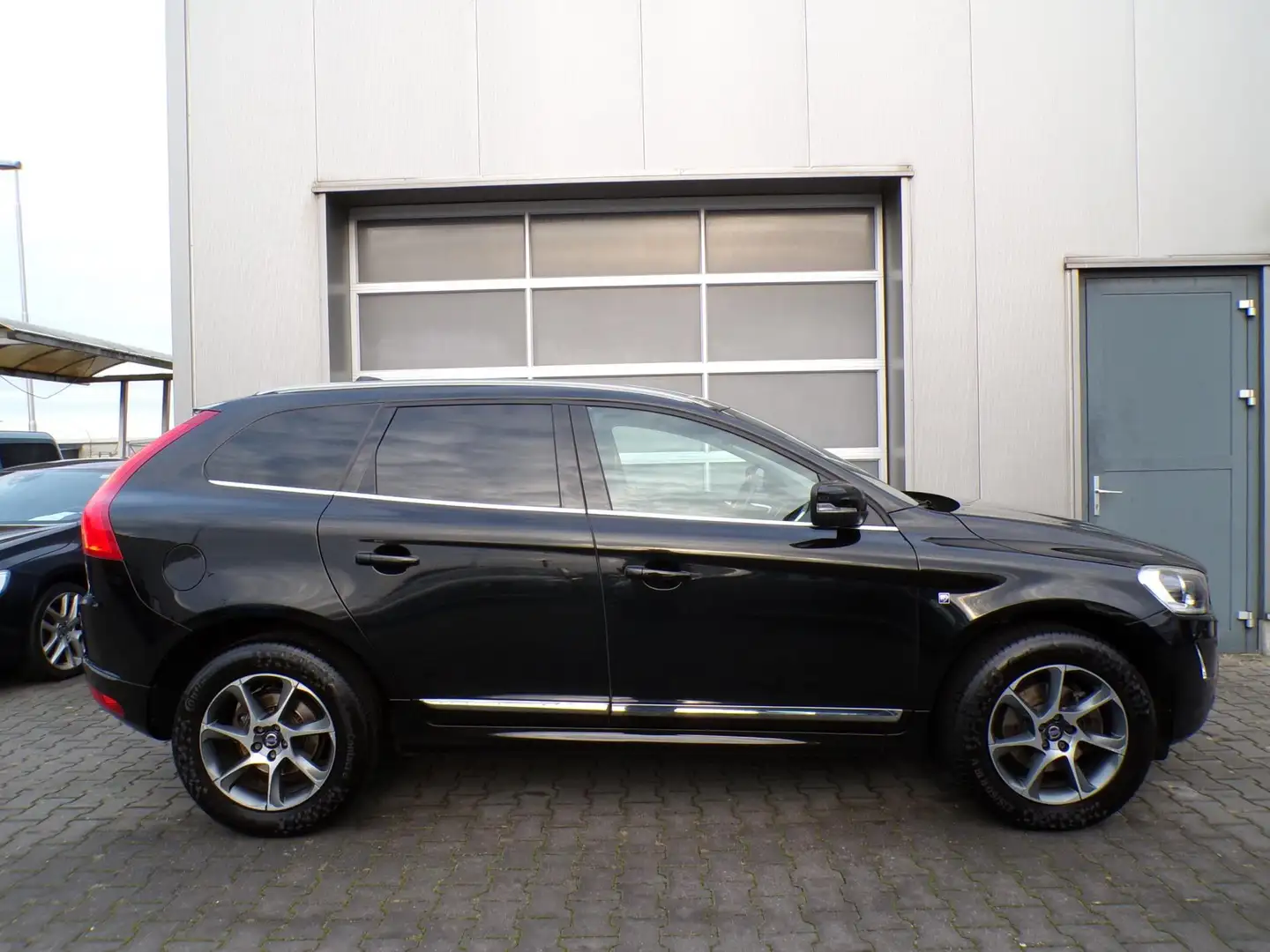 Volvo XC60 2.0 D4 FWD Ocean Race|Navi|Cruise|Trekhaak|Leder Schwarz - 2