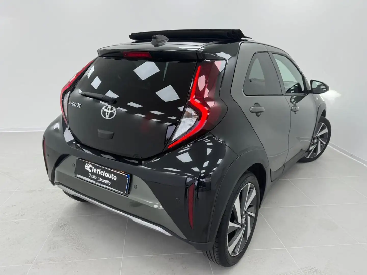 Toyota Aygo X 1.0 VVT-i 72 CV 5 porte Lounge Air (TETTO) Grün - 2