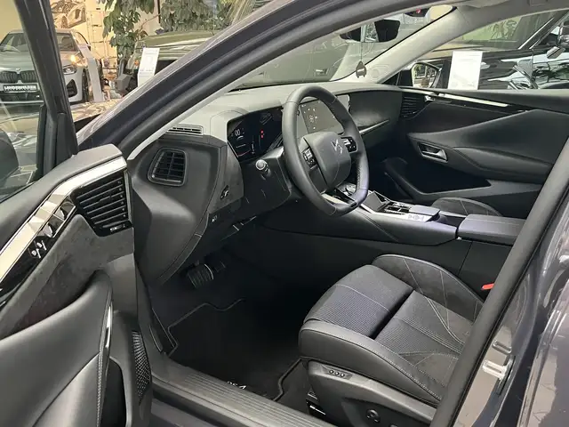 DS Automobiles DS 4 view 12