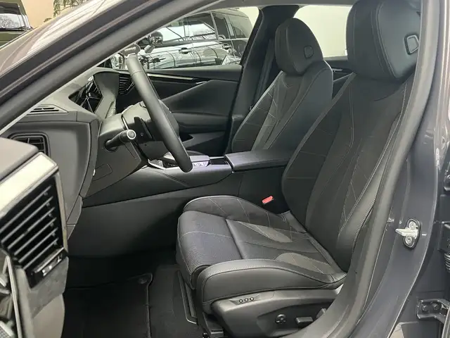 DS Automobiles DS 4 view 13
