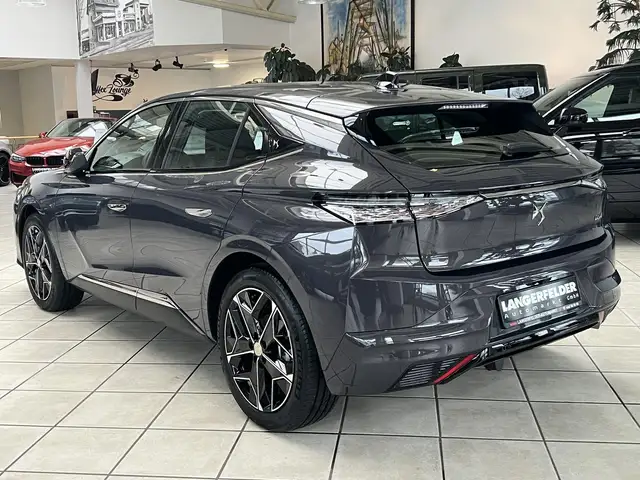 DS Automobiles DS 4 view 6