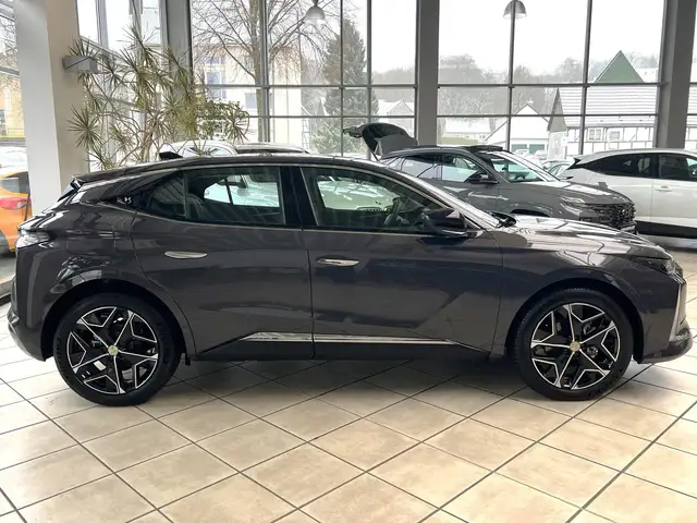 DS Automobiles DS 4 view 2