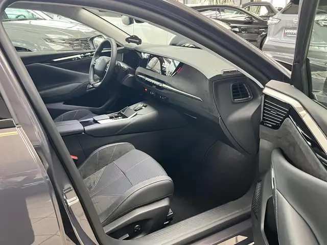 DS Automobiles DS 4 view 15