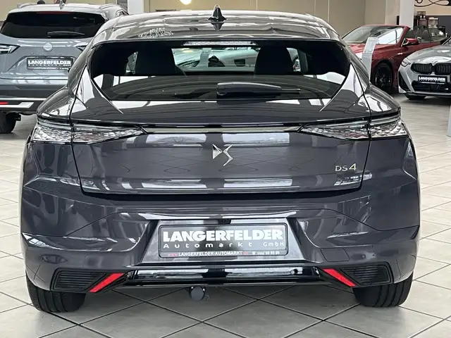 DS Automobiles DS 4 view 4
