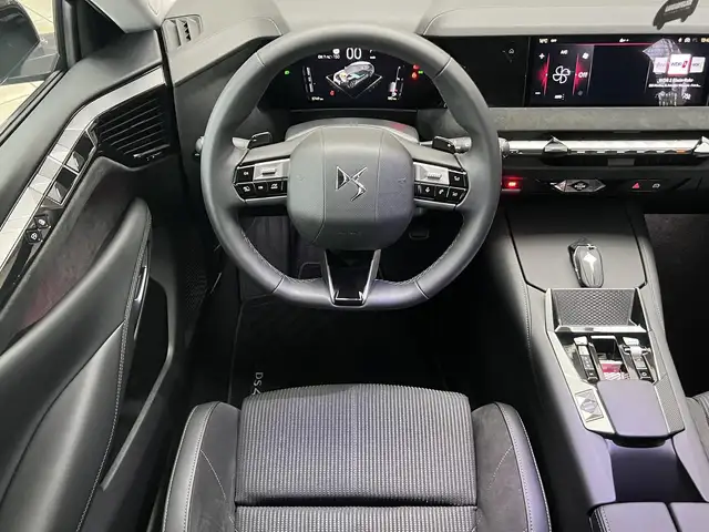 DS Automobiles DS 4 view 10