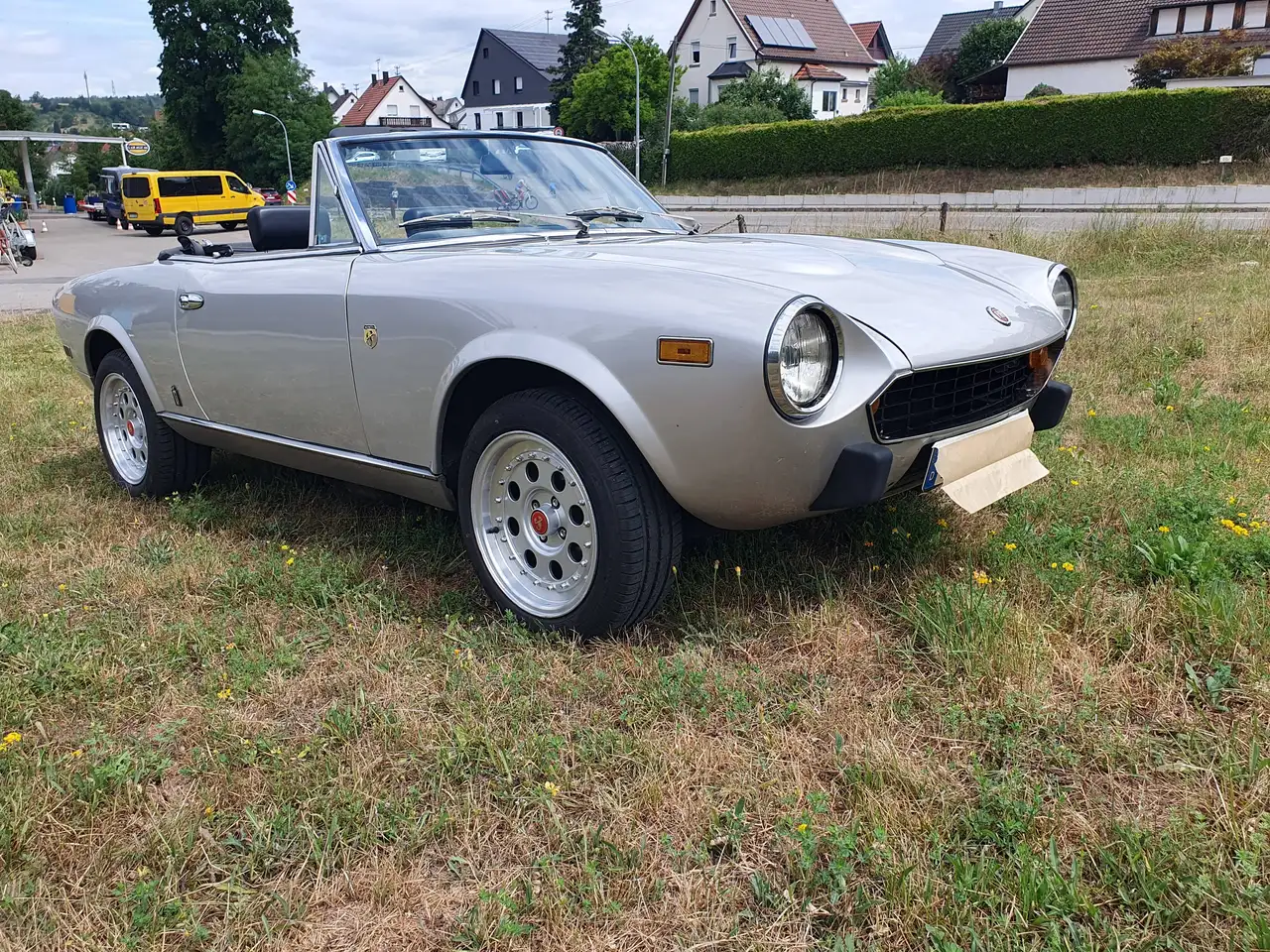 Fiat 124 Spider Pininfarina Spider 2000, foto 5