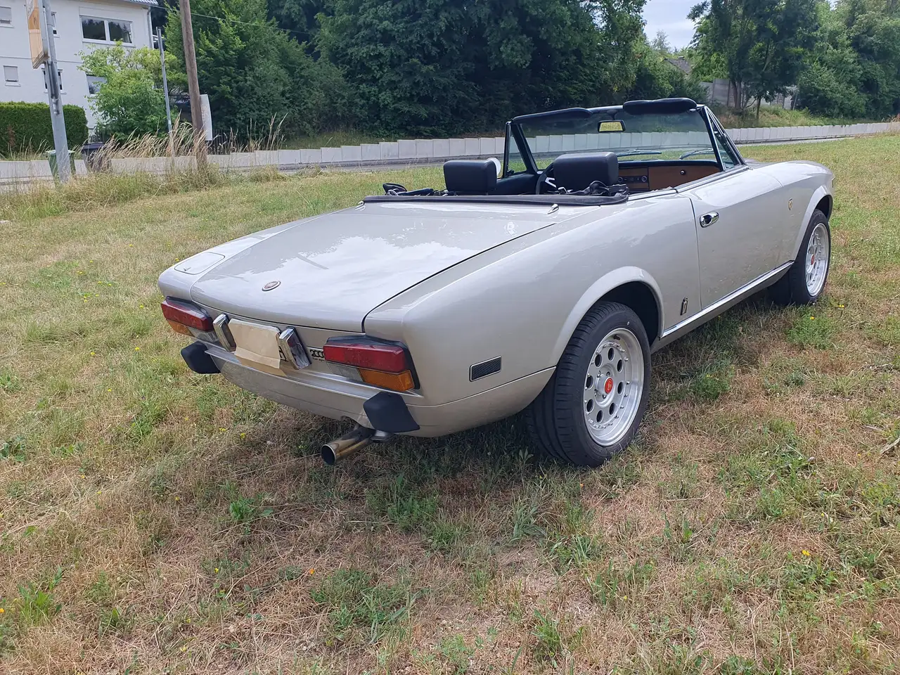 Fiat 124 Spider Pininfarina Spider 2000, foto 4
