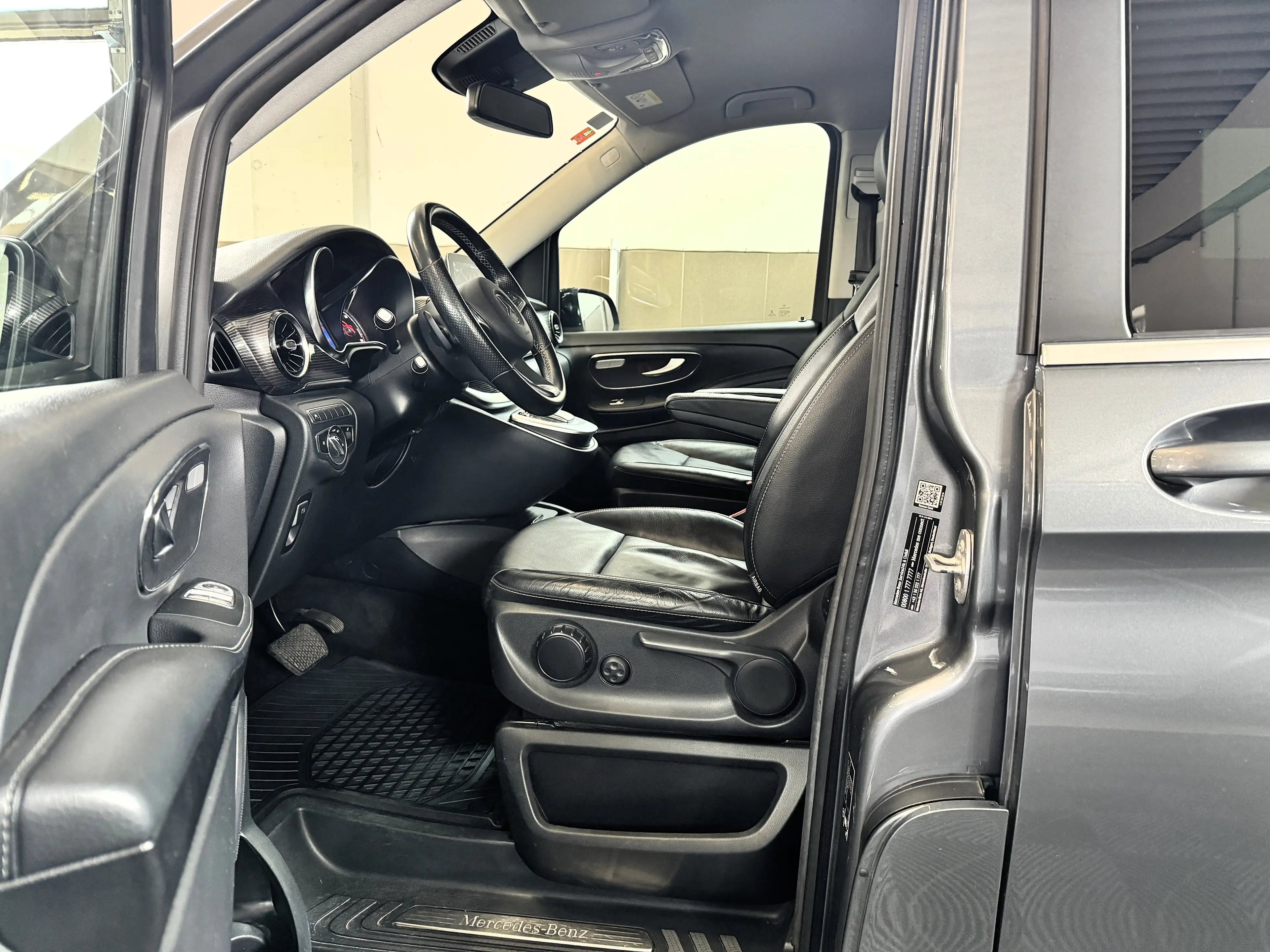 Mercedes-Benz EQV 300 Lang Avantgarde 1.Besitz/8-Sitzer/LED/Kamera/Leder — photo 12