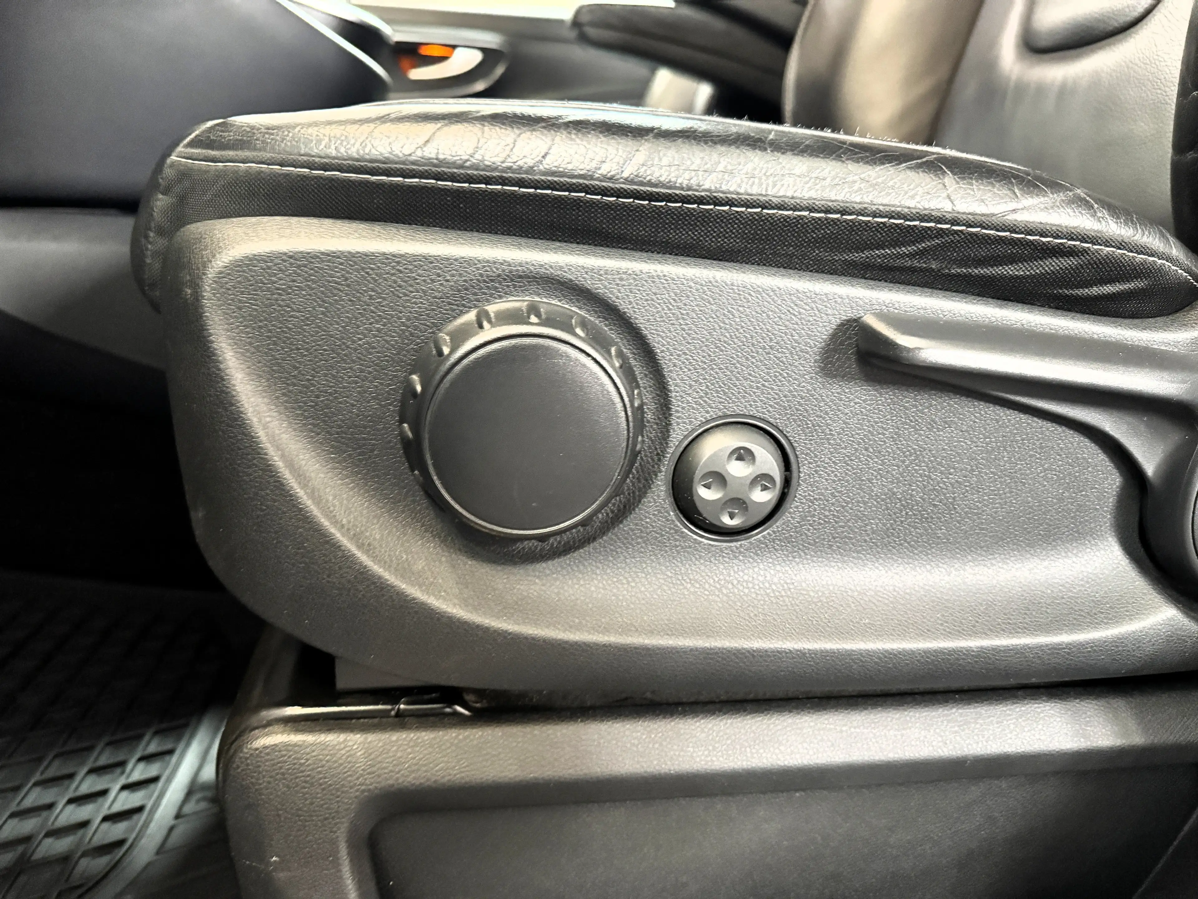 Mercedes-Benz EQV 300 Lang Avantgarde 1.Besitz/8-Sitzer/LED/Kamera/Leder — photo 15
