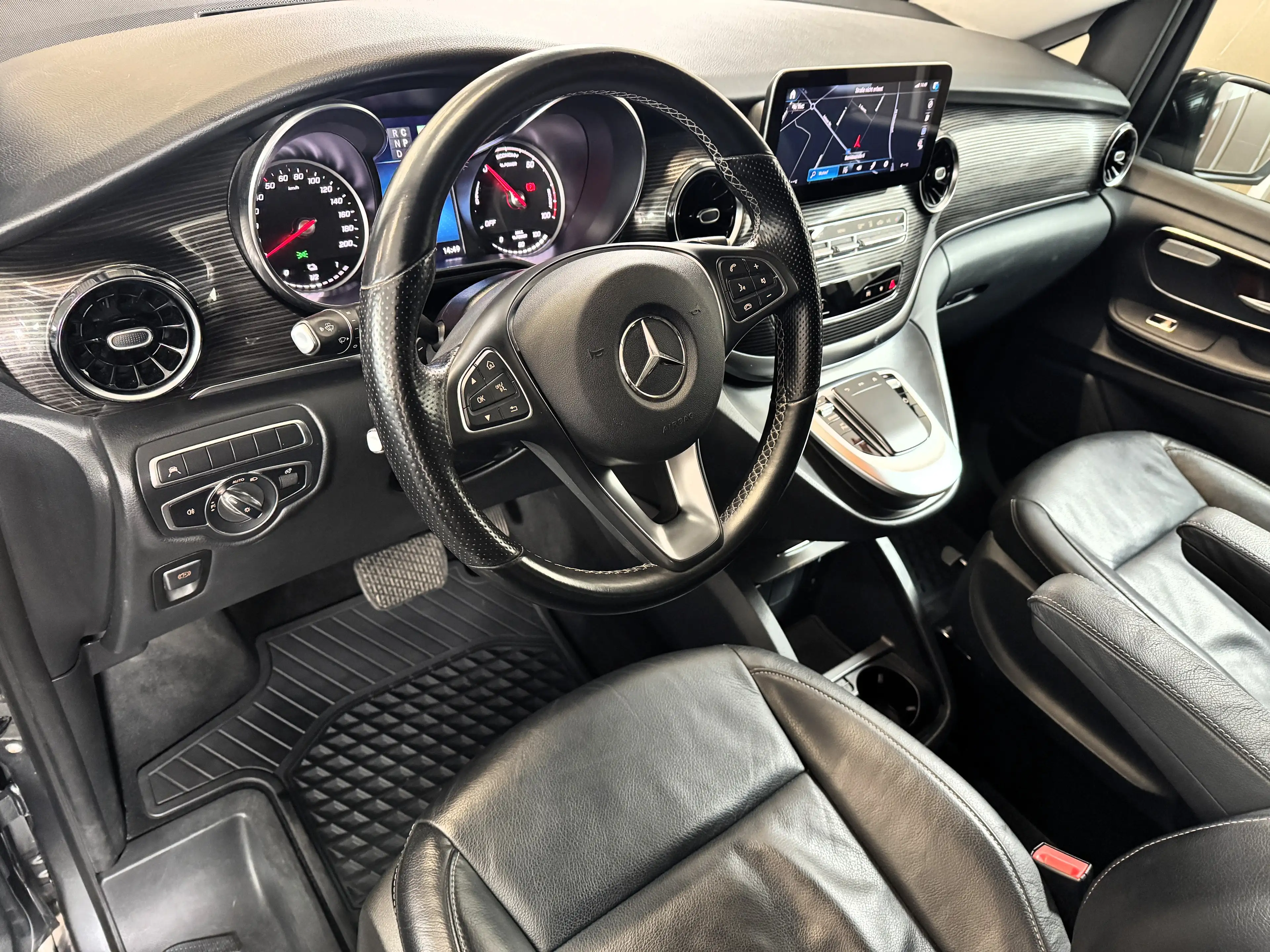 Mercedes-Benz EQV 300 Lang Avantgarde 1.Besitz/8-Sitzer/LED/Kamera/Leder — photo 11