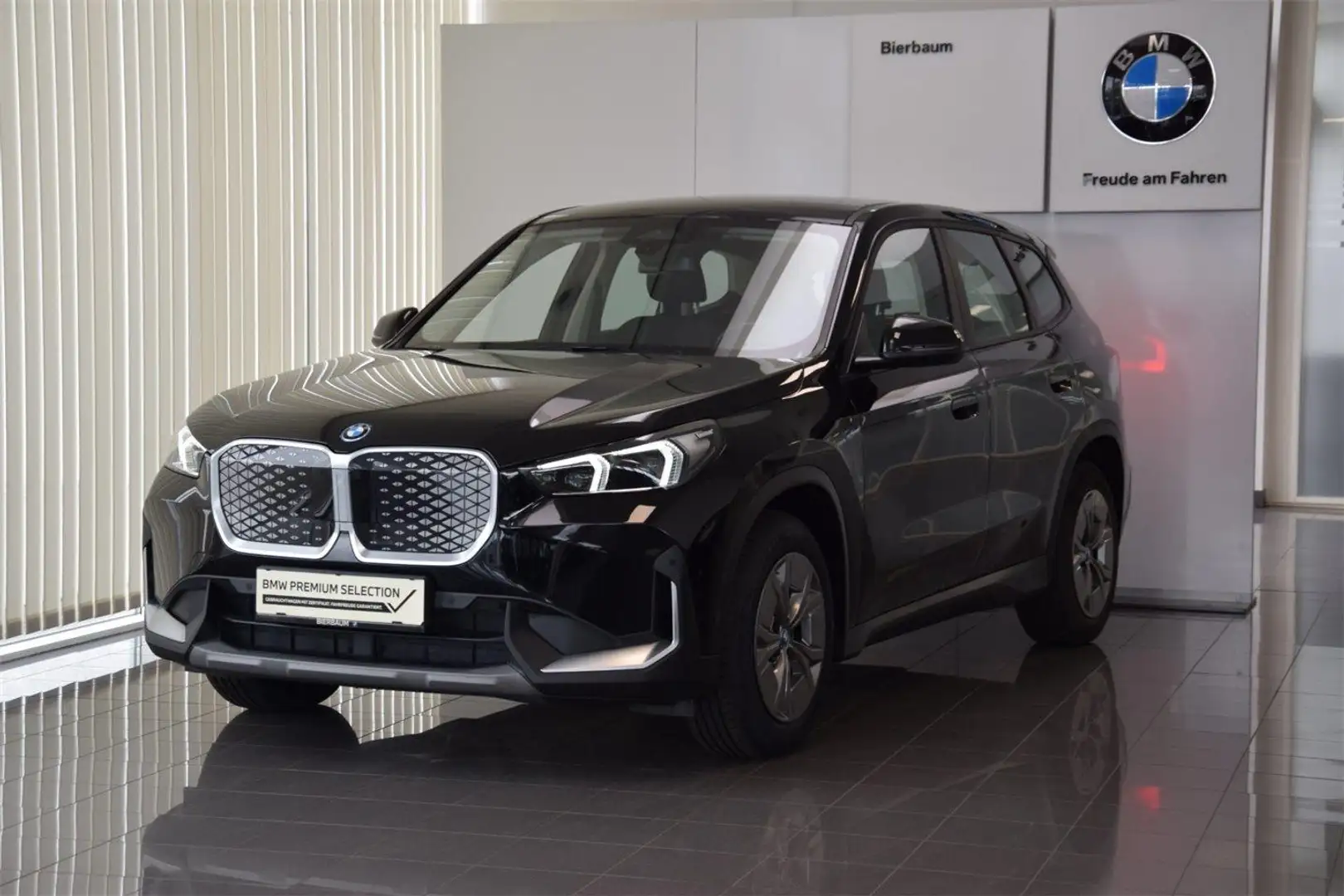 BMW iX1 eDrive20 Fekete - 1