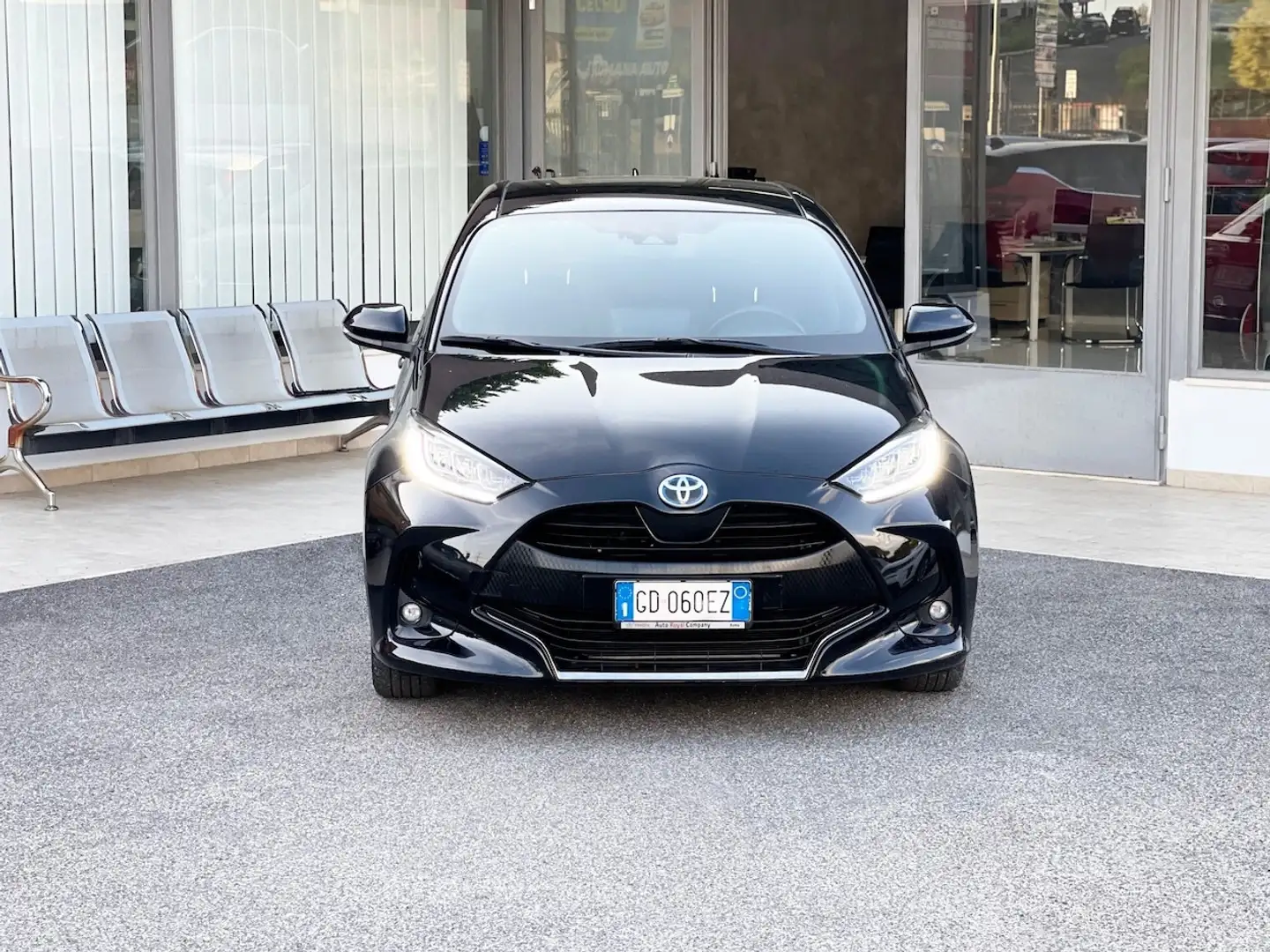 Toyota Yaris 1.5 Hybrid 92CV E6 Lounge Automatica Neo. - 2020 Nero - 2