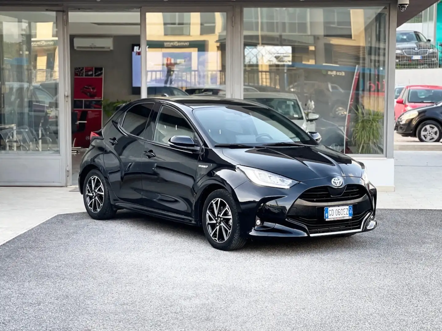 Toyota Yaris 1.5 Hybrid 92CV E6 Lounge Automatica Neo. - 2020 Nero - 1