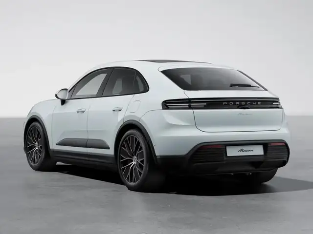 Porsche Macan view 3