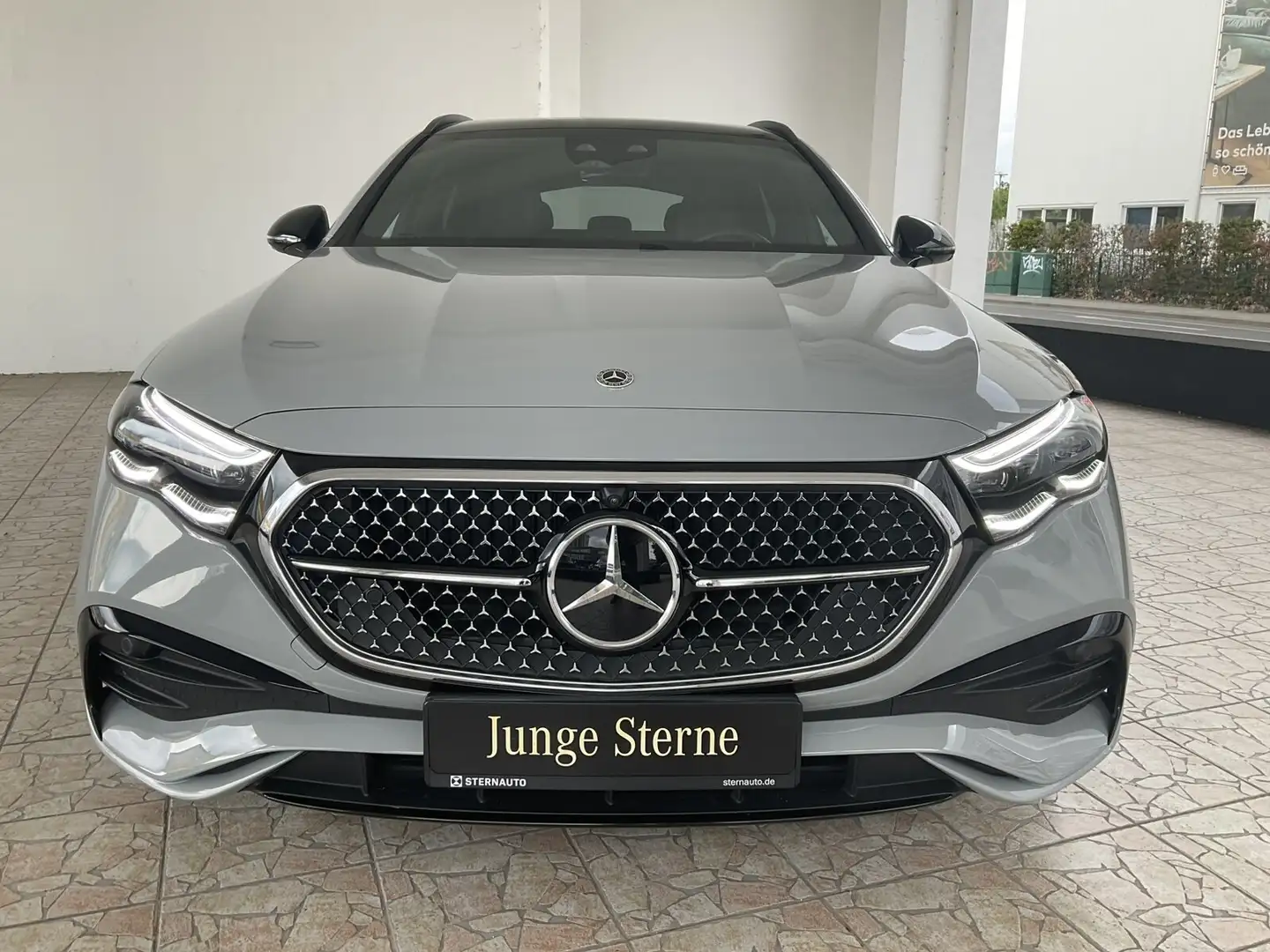 Mercedes-Benz E 300 E 300 e T AMG Line/Pano.-Dach/Distronic/Kamera Gris - 2