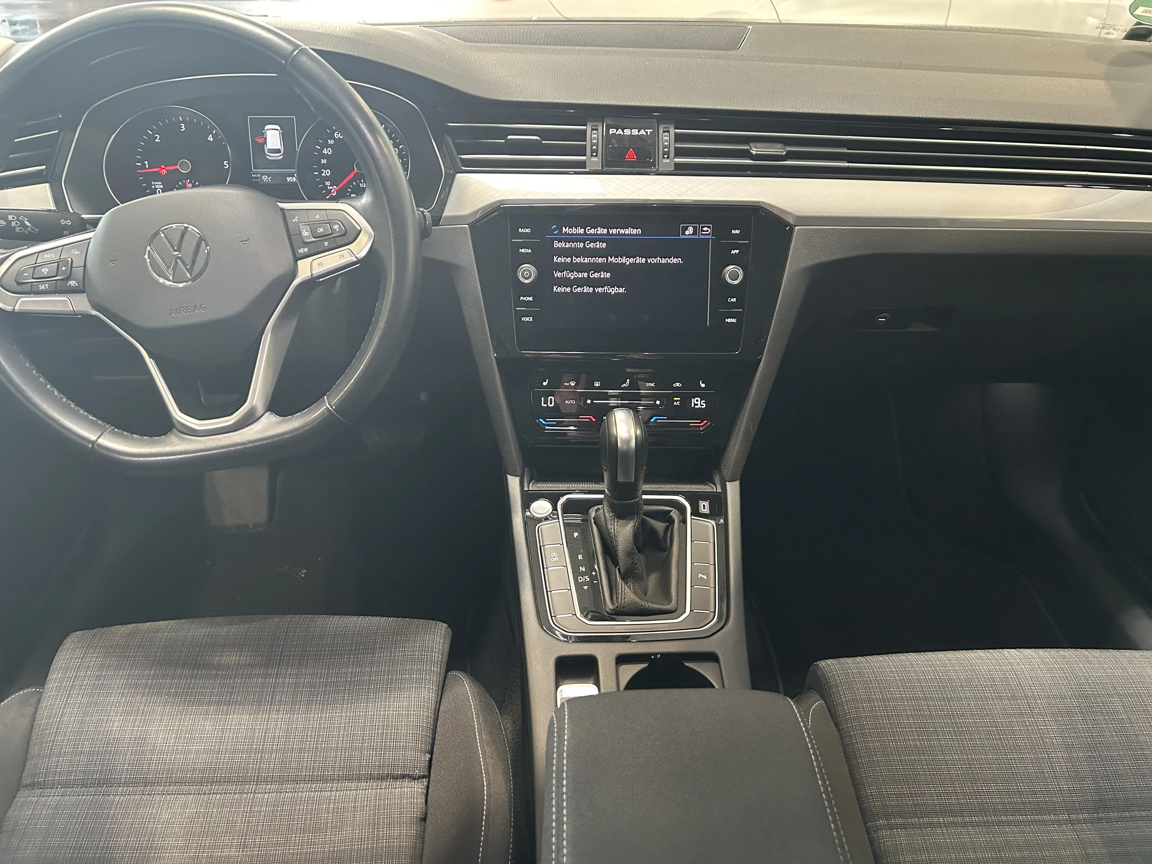 Volkswagen Passat Variant Business — photo 9