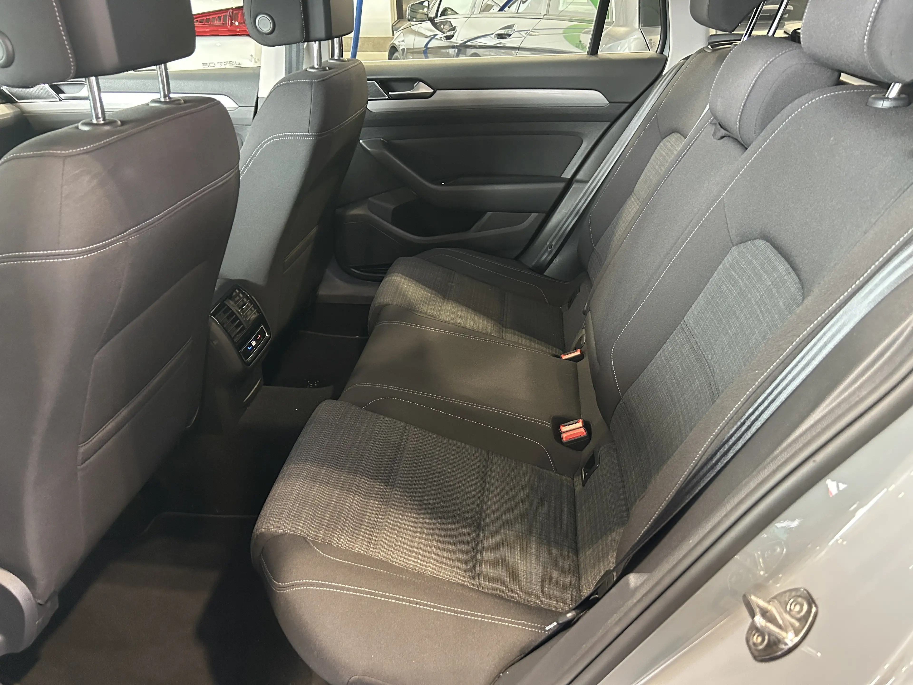Volkswagen Passat Variant Business — photo 8