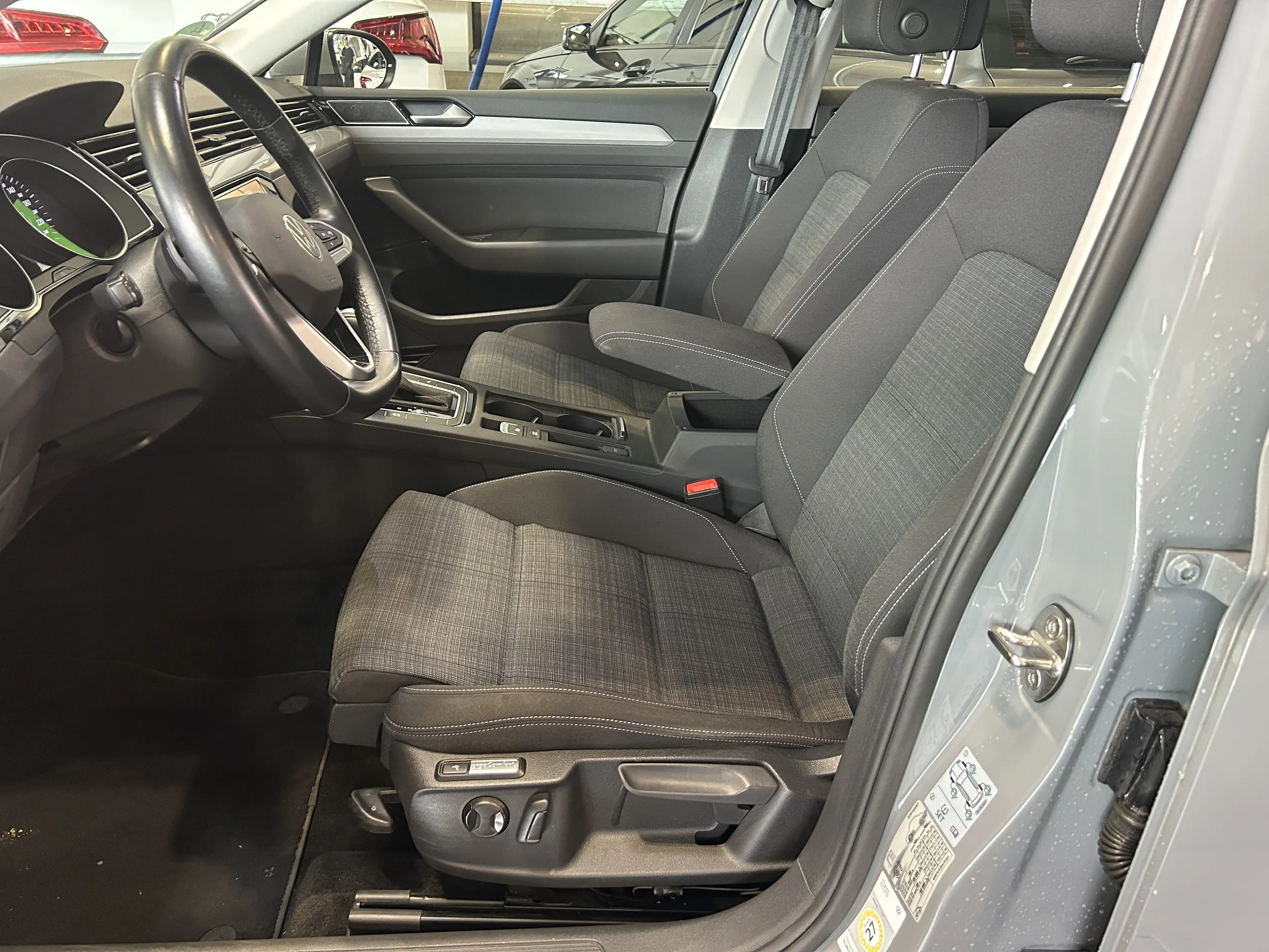 Volkswagen Passat Variant Business — photo 6