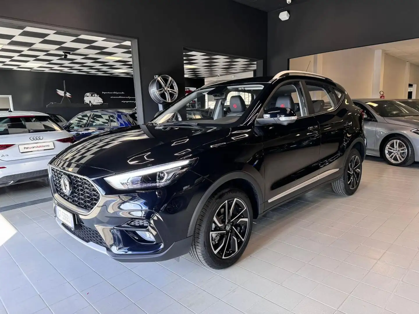 MG ZS 1.5 VTi-tech Luxury GPL (Vari Colori) Nero - 2