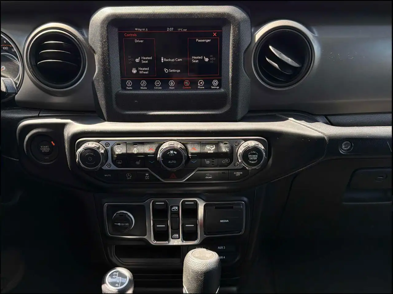 Jeep Wrangler снимка Jeep Wrangler