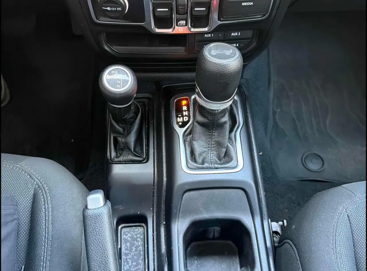 Jeep Wrangler снимка Jeep Wrangler