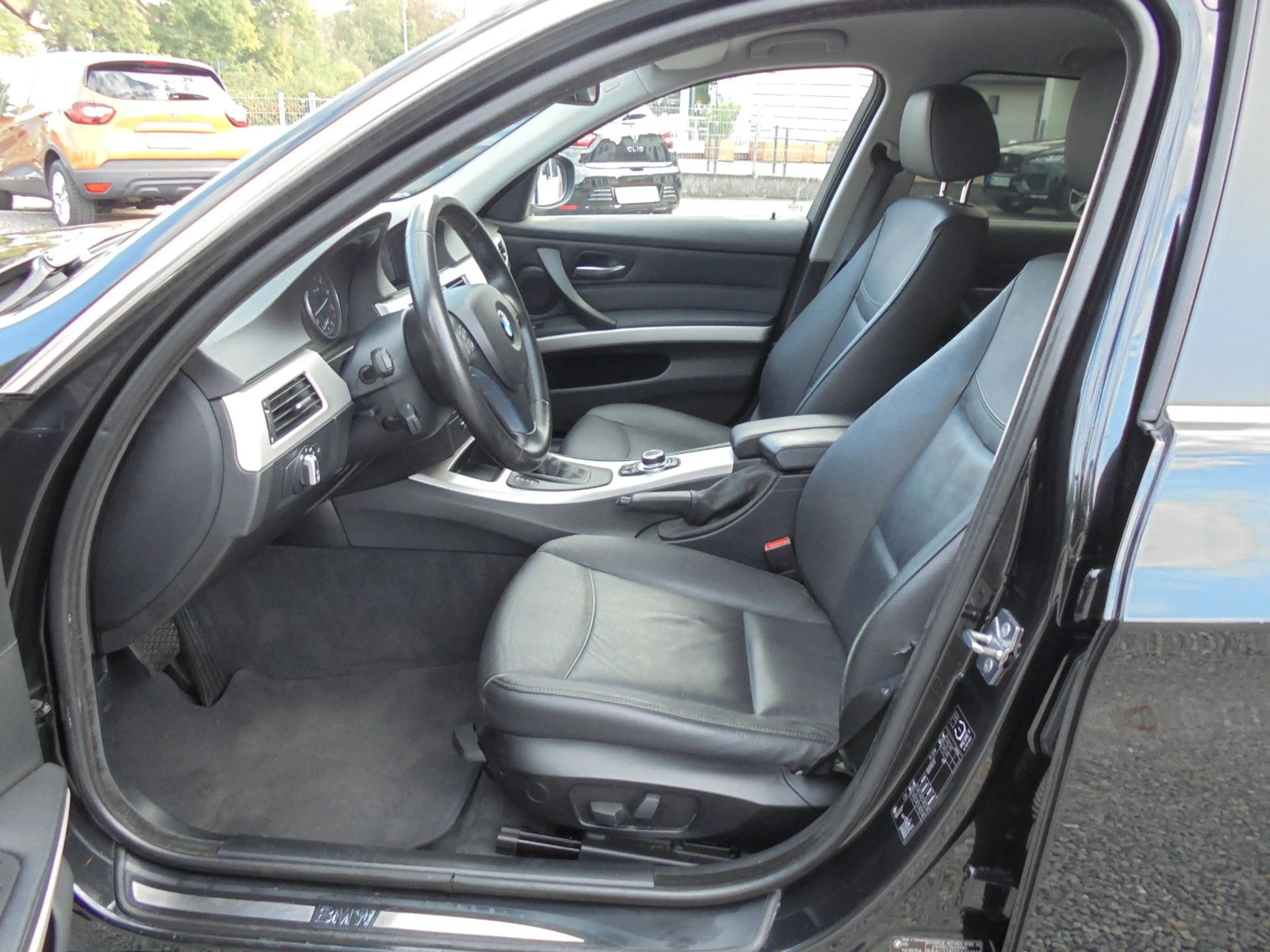 BMW 325 Kombi 325i Autom*Xenon*Leder*Navi*EPH*Sitzh*Blue — photo 10