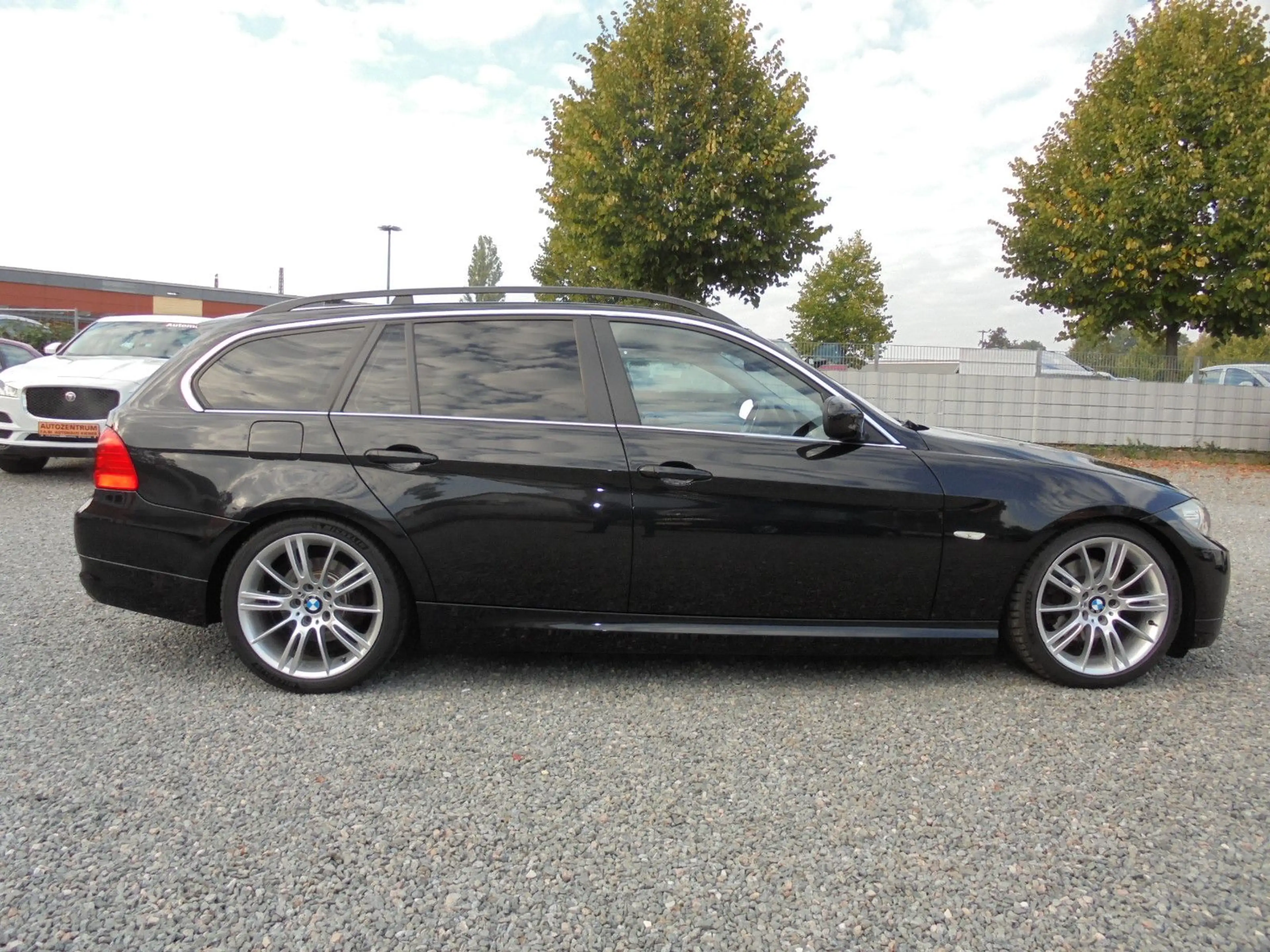 BMW 325 Kombi 325i Autom*Xenon*Leder*Navi*EPH*Sitzh*Blue — photo 4