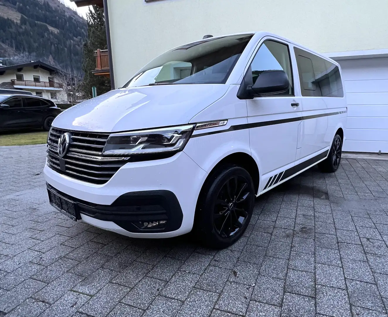 Volkswagen T6.1 Multivan Trendline 4Motion DSG STHZ AHK Weiß - 1