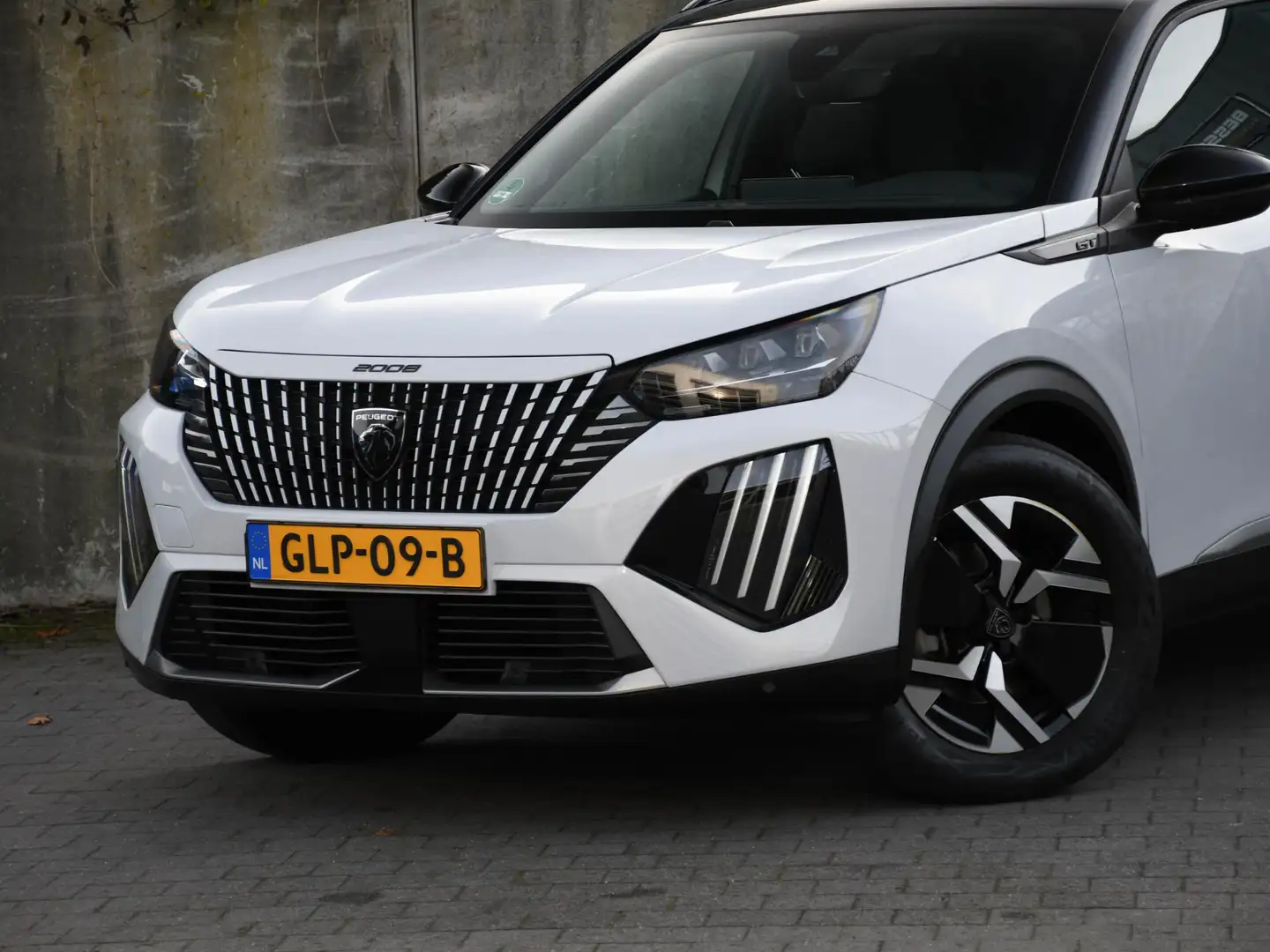 Peugeot 2008 GT 1.2 Hybrid 145pk Automaat NAVI | ADAP. CRUISE | Blanc - 2