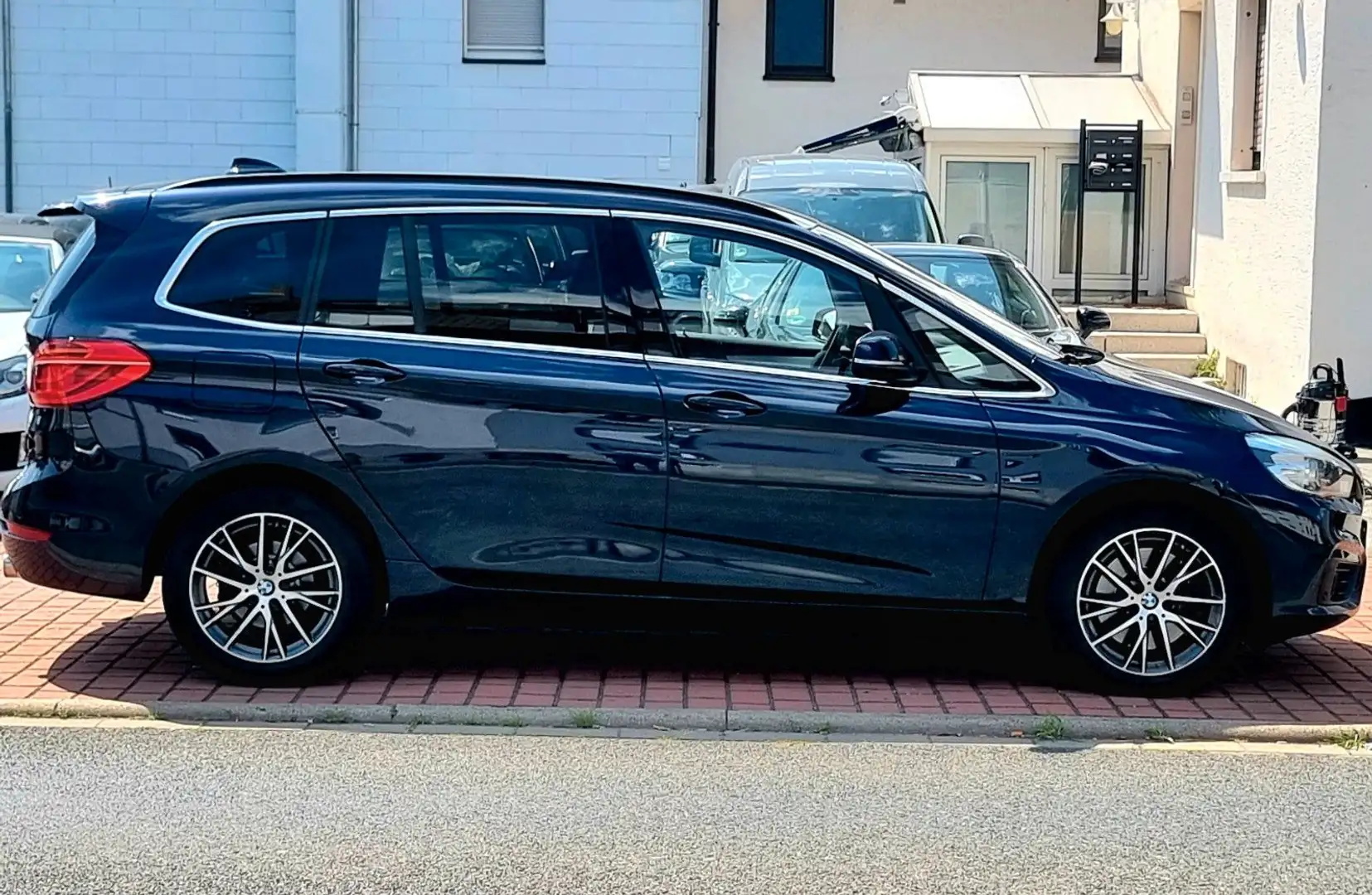 BMW 220 d xDrive 1Hd LED RFK Selbstparkende Systeme Azul - 2