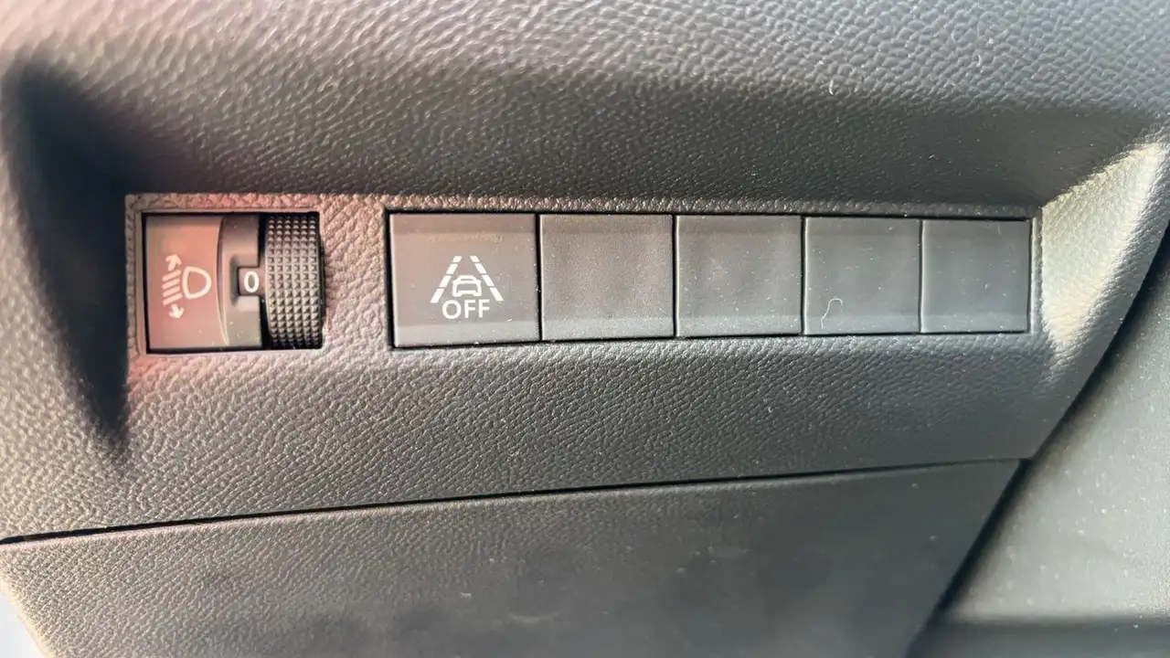 Peugeot 208 208 — photo 28
