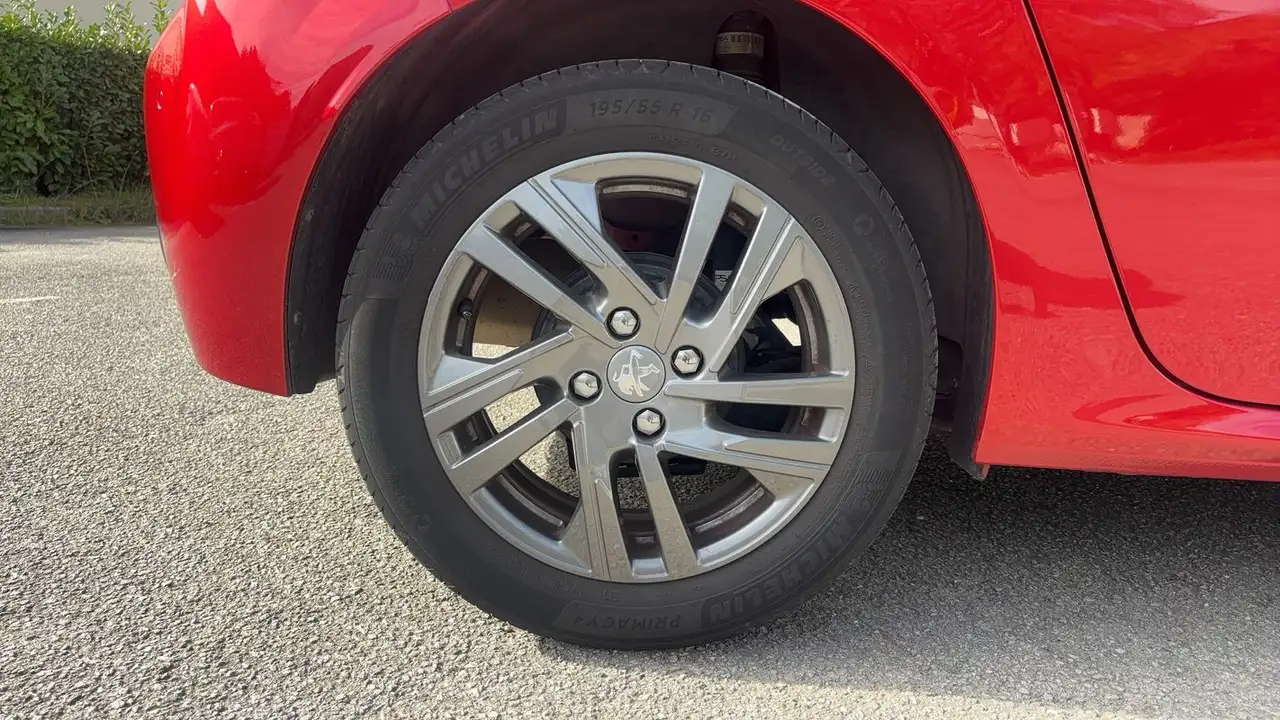 Peugeot 208 208 — photo 16