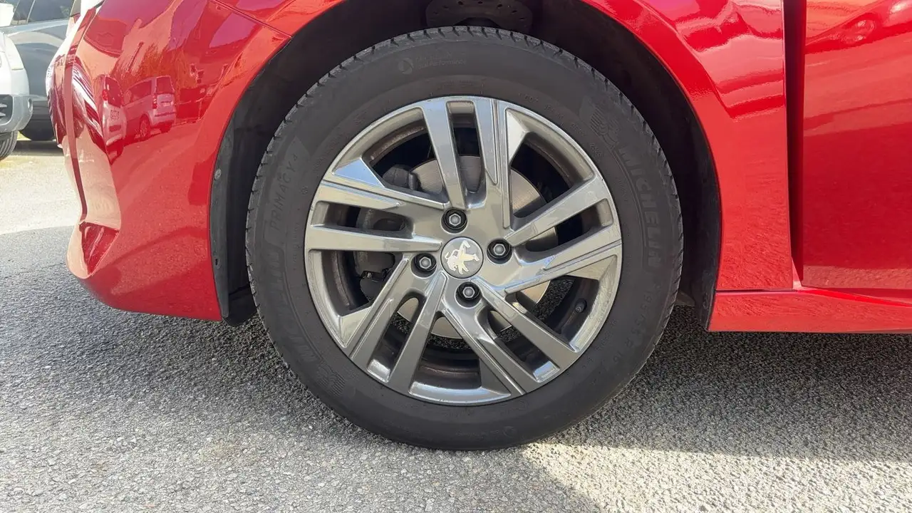Peugeot 208 208 — photo 18