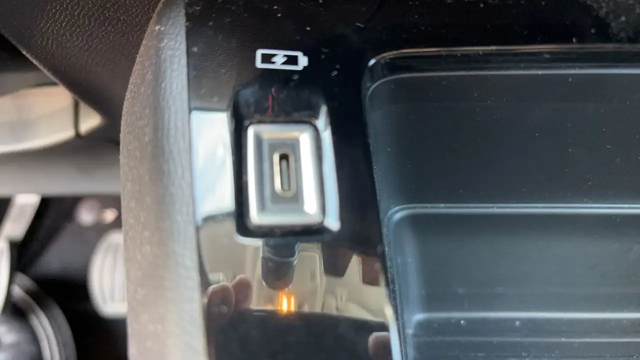 Peugeot 208 208 — photo 29