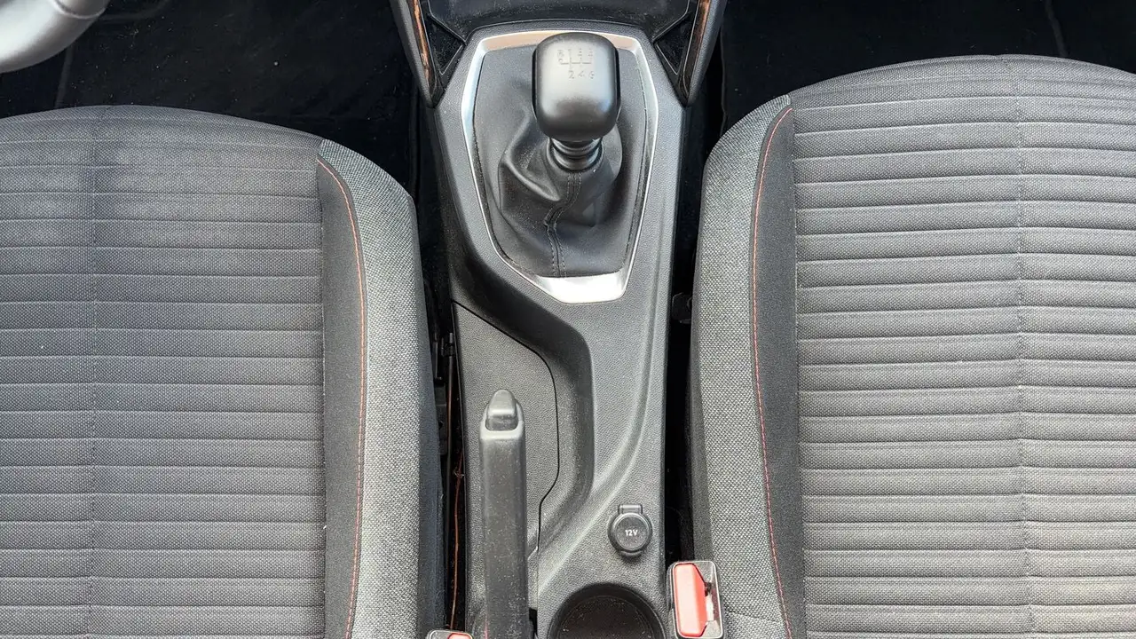 Peugeot 208 208 — photo 27