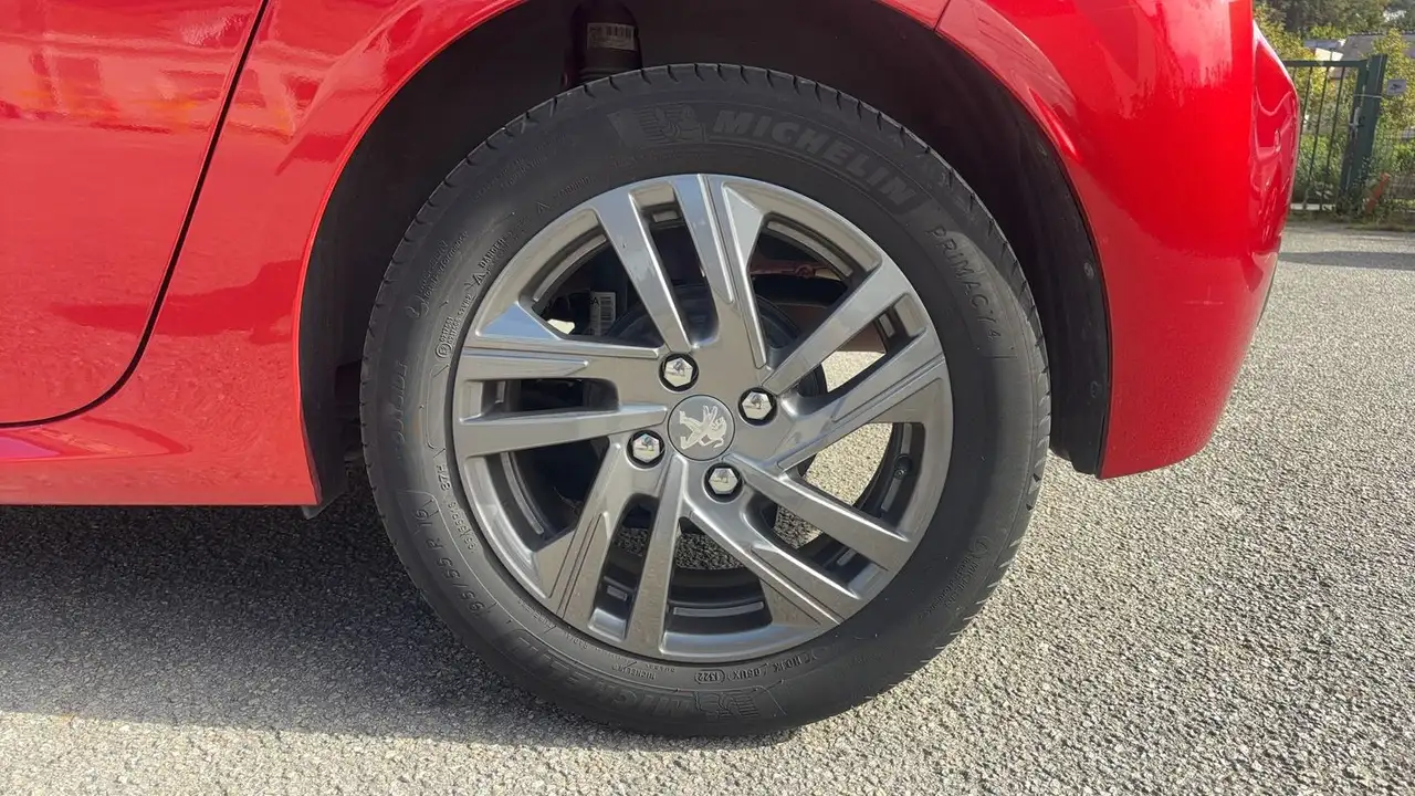 Peugeot 208 208 — photo 19