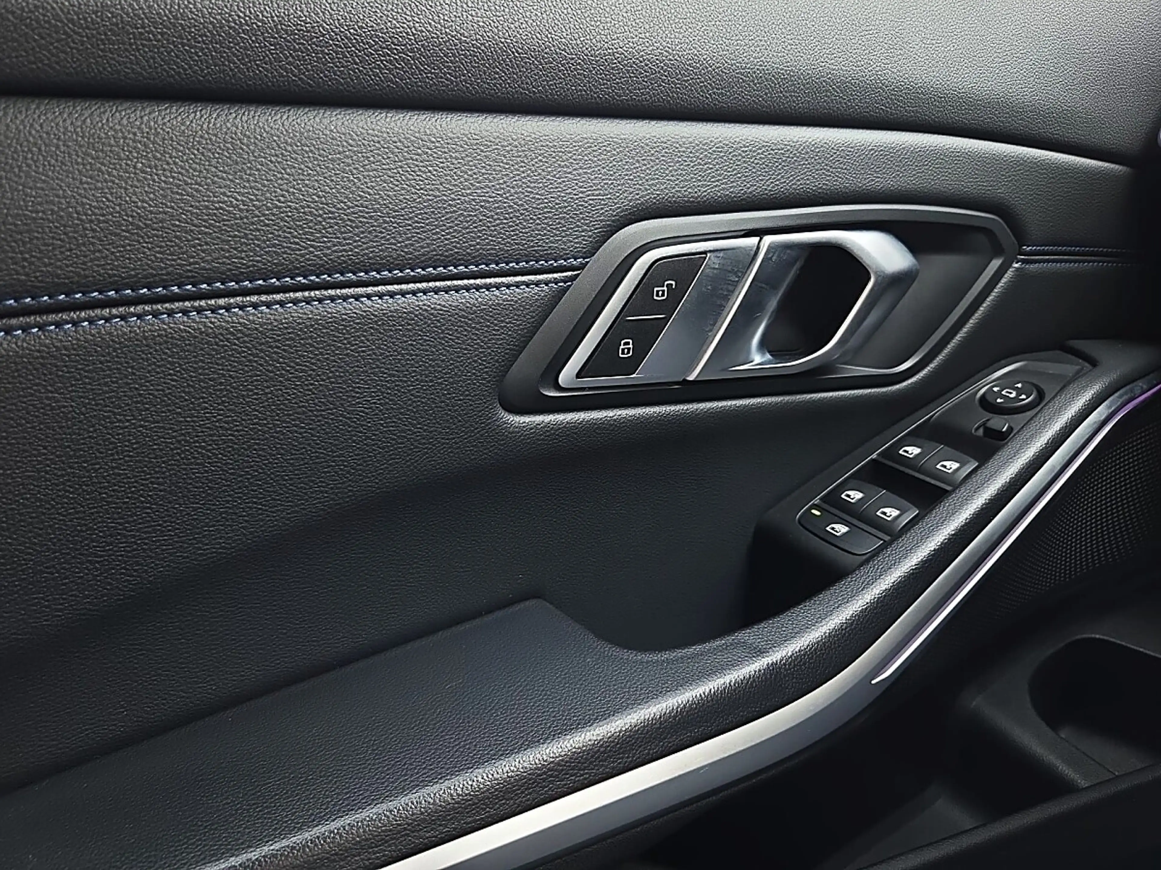 BMW 318 d Aut.  M-Paket/LED/Live Cockpit/Navi/SHZ — photo 14