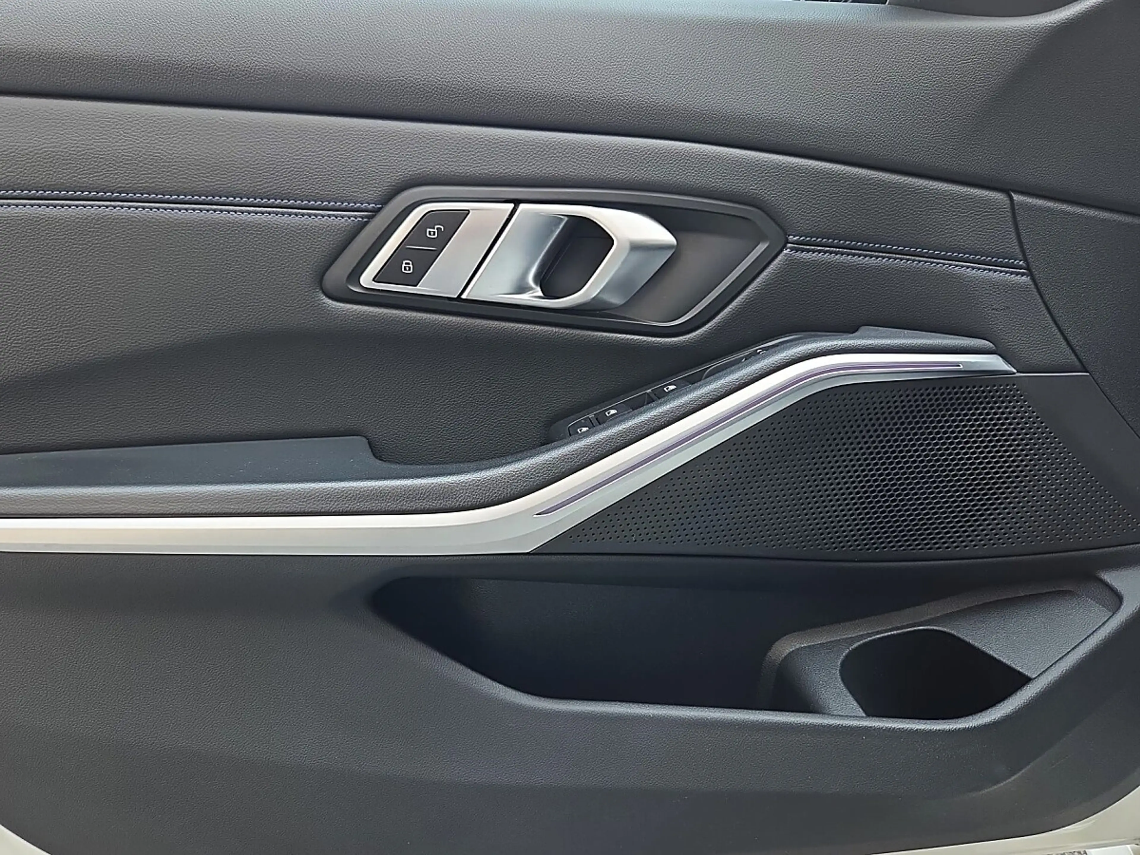 BMW 318 d Aut.  M-Paket/LED/Live Cockpit/Navi/SHZ — photo 13