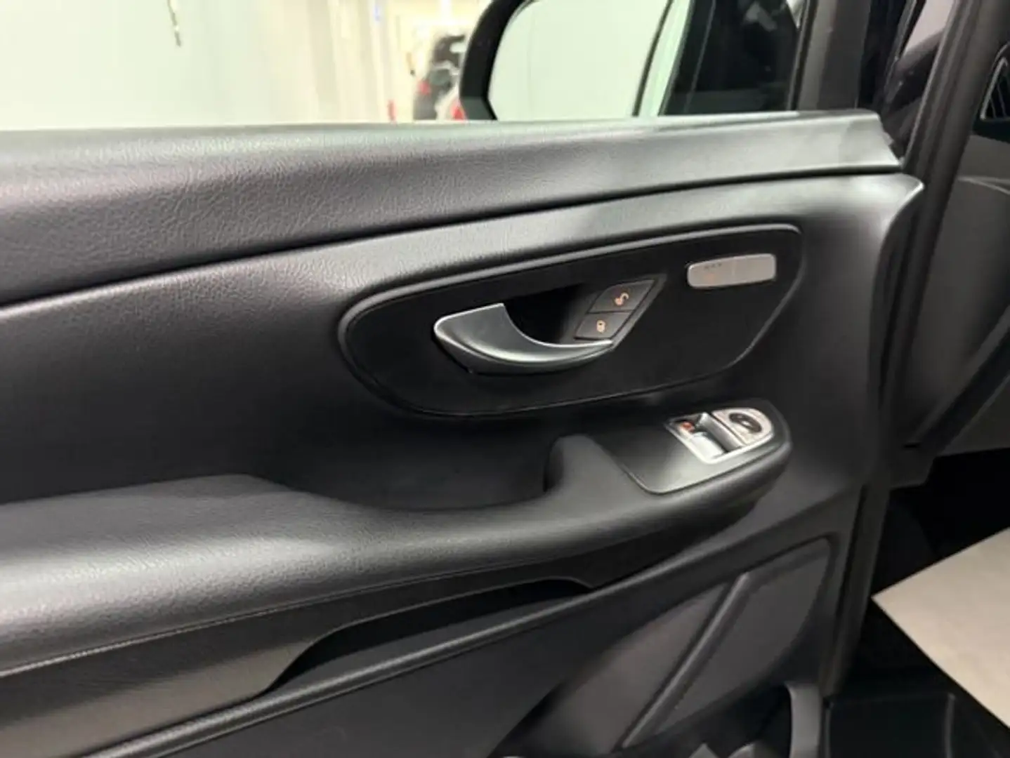 Mercedes-Benz V 220 d Larga  Avantgarde 9G Negro - 2