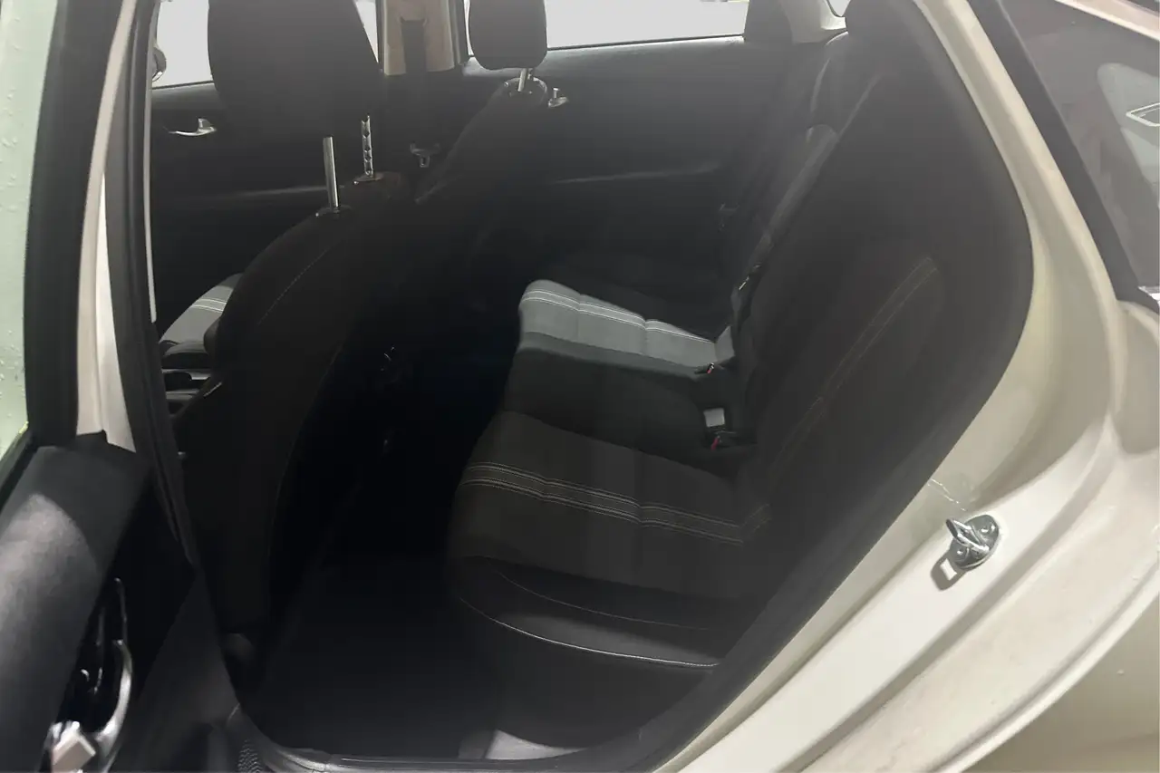 Kia Forte снимка Kia Forte