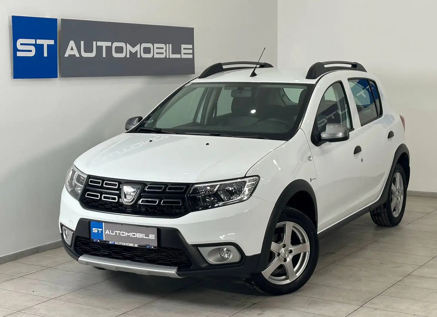 Dacia Sandero Stepway Prestige // 1.BESITZ // AHK // KAMERA // Weiß - 1