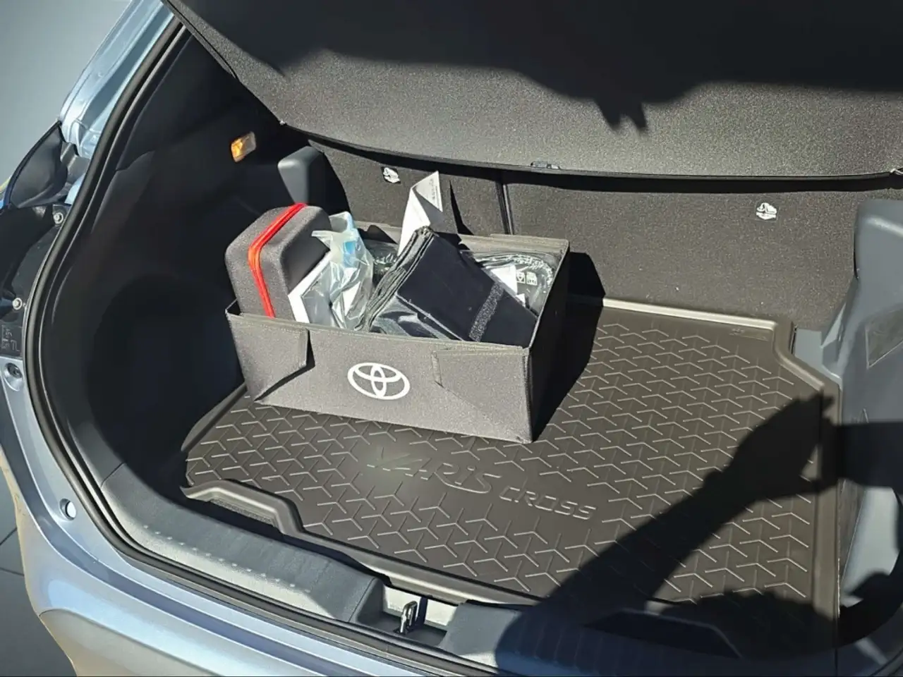 Toyota Yaris Cross Teamplayer Temp LED Keyless Start Rückfahrkam. Spu, миниатюра 14