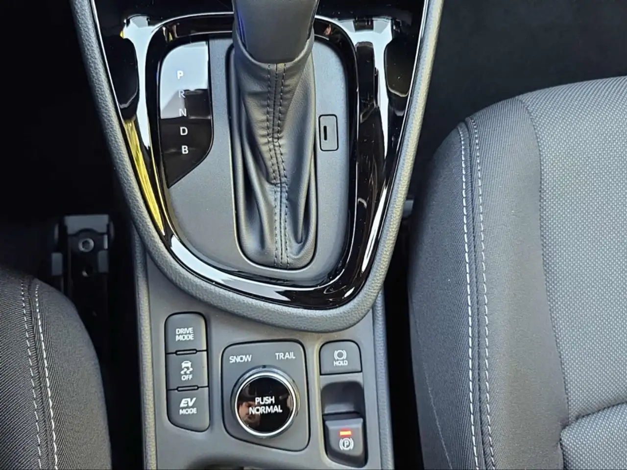 Toyota Yaris Cross Teamplayer Temp LED Keyless Start Rückfahrkam. Spu, миниатюра 16