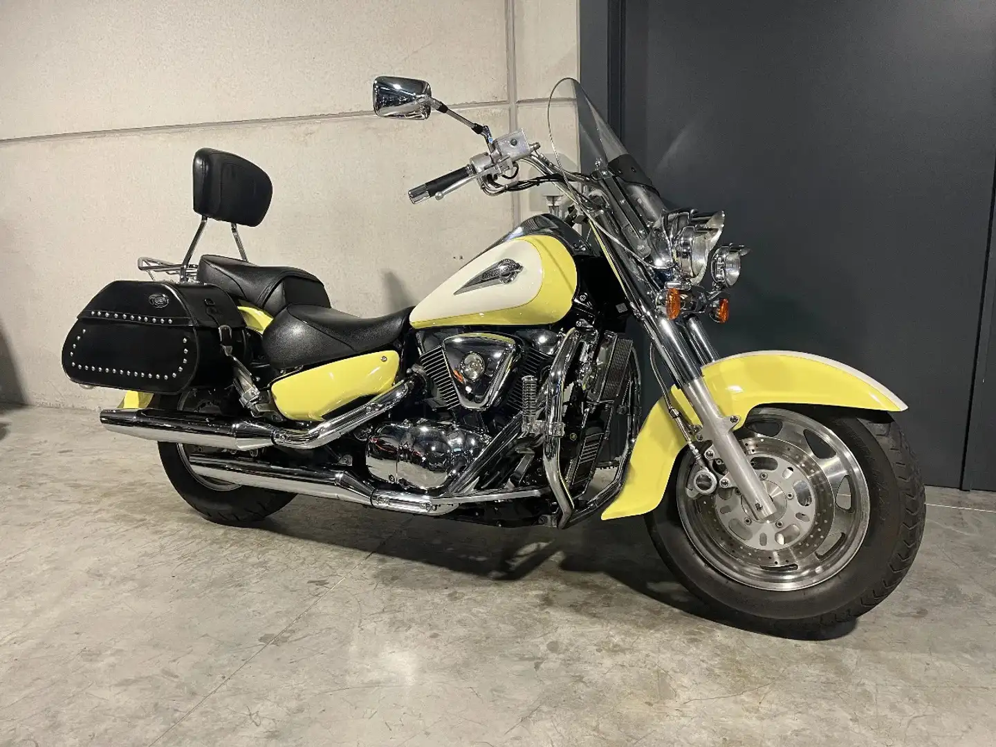 Suzuki VL 1500 intruder comfy cruiser - 1