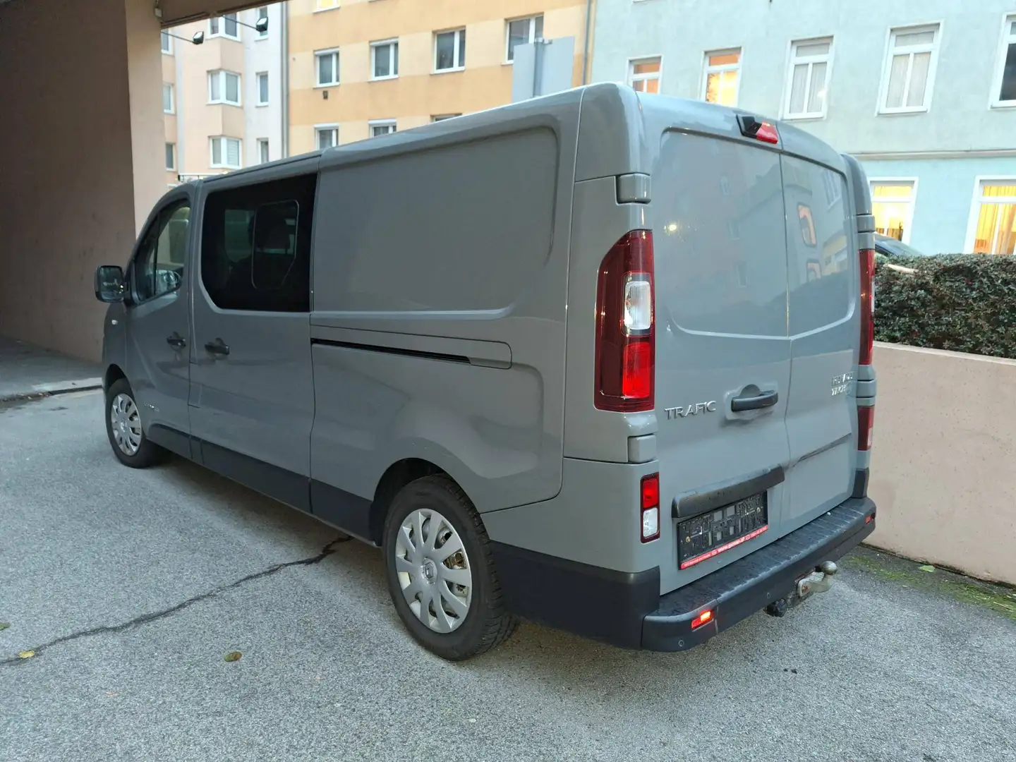 Renault Trafic Trafic Grand Passenger Dynamique Energy dCi 120 Twin-Turbo Dynamique Energy Grau - 1