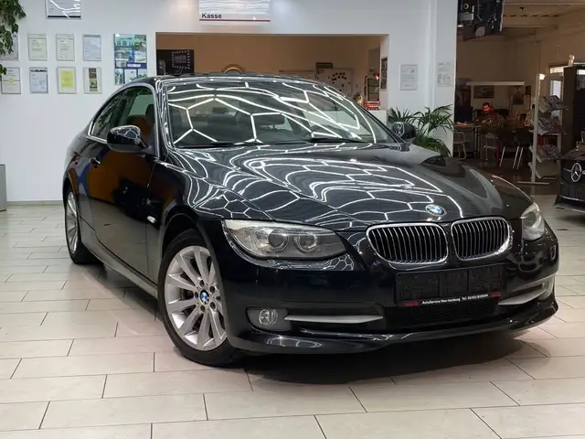 BMW 325 i Coupe Automatik Leder Navi AHK PDC SHZ Sportsitz